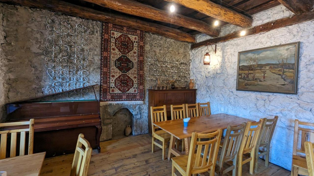 Hotel Arevi Gosh Eksteriør bilde